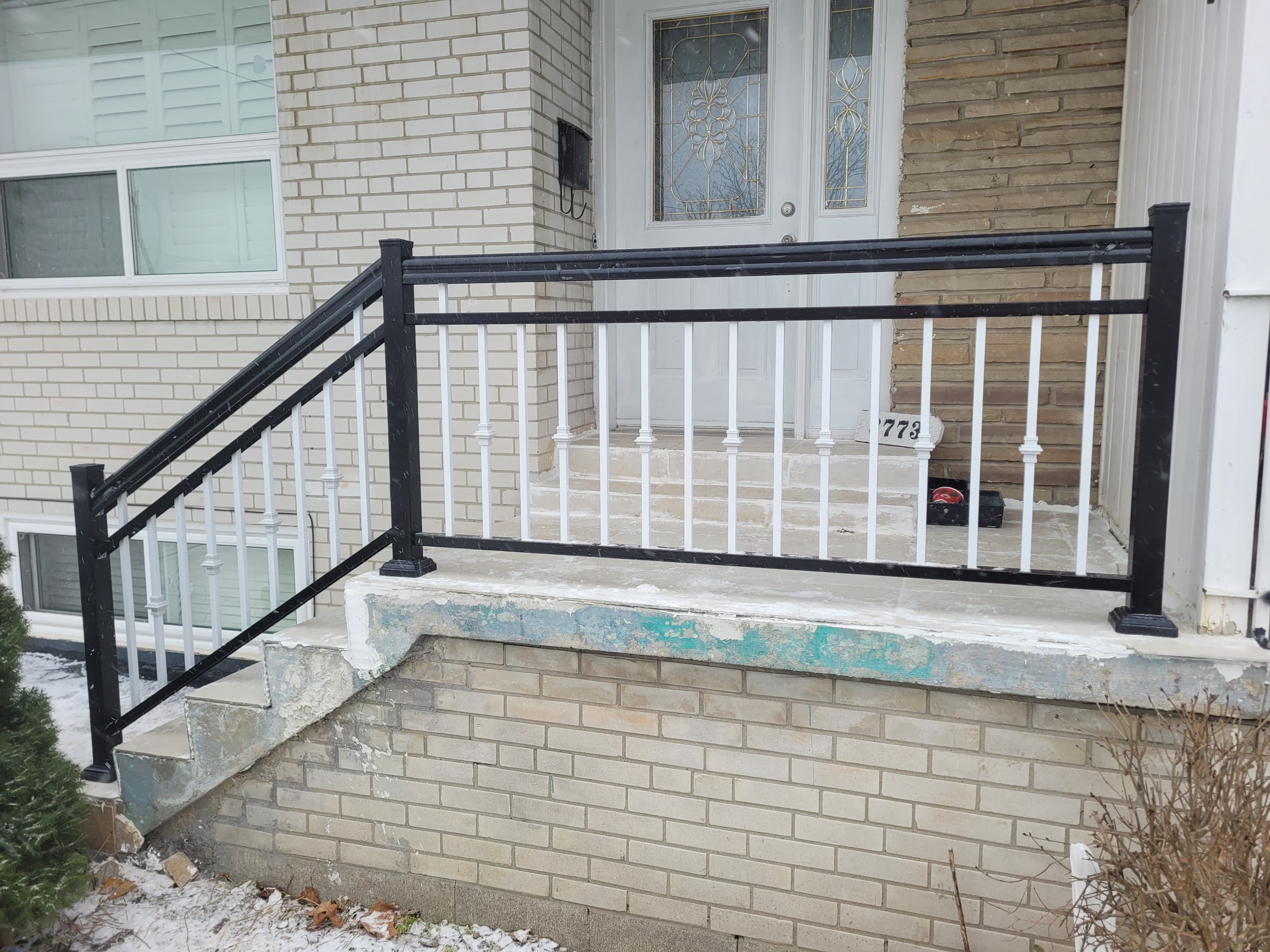 Aluminum picket railing on front entry